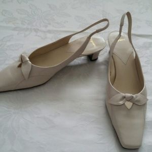 Leather bow shoes slingback